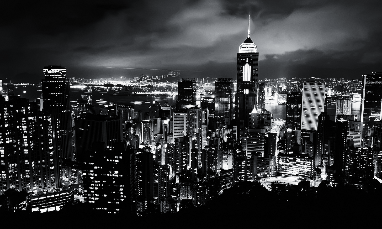 Города черном фоне. Нью Йорк ночной чб. Ночной город черно белый. Красивый темный город. Город в черном стиле.