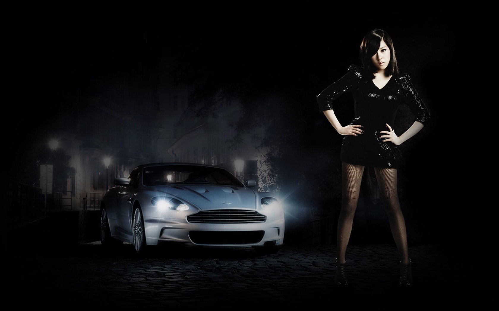 Живые обои girls. Девушка на фоне машины. Обои девушки и машины. Девушка машина черный фон. Девушки и авто на темном фоне.