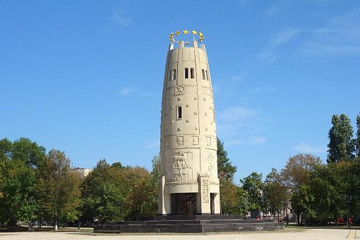 Монумент дружбы в Майкопе