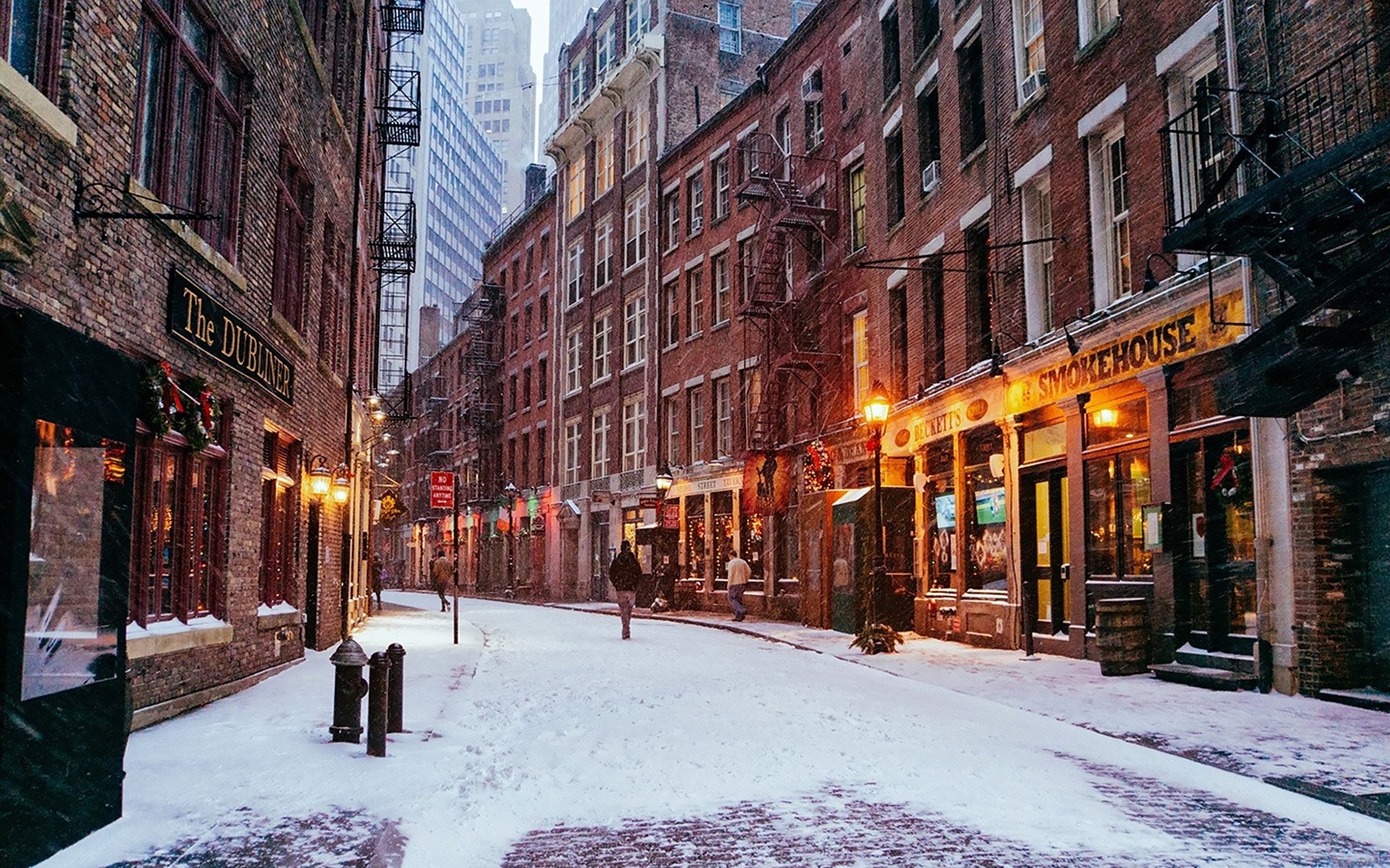 Городские стоки. Нью-Йорк Манхеттен улицы. Улицы Нью-Йорка зимой Манхеттен. Нью-Йорк Манхэттен зимой. Нью-Йорк Манхеттен улицы снег.