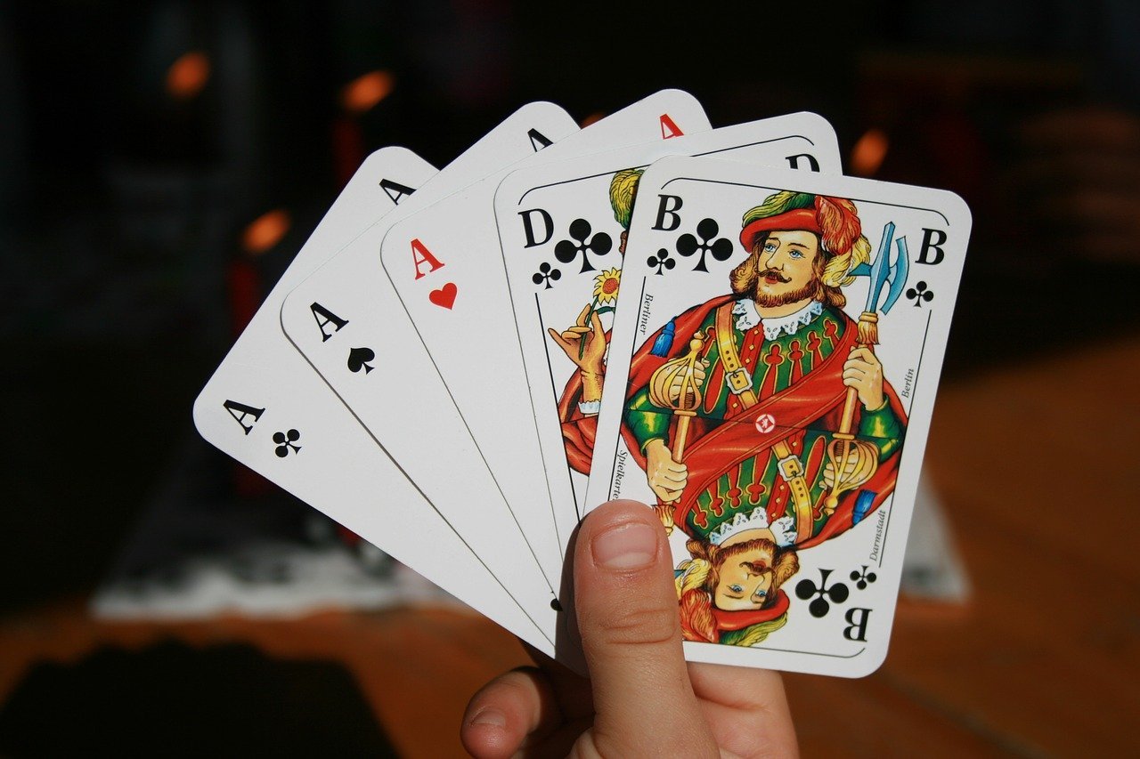 Карты игровые. Азартная карточная игра. Карточки в карточных играх. Игра Покер карточная. Дурак на будущее