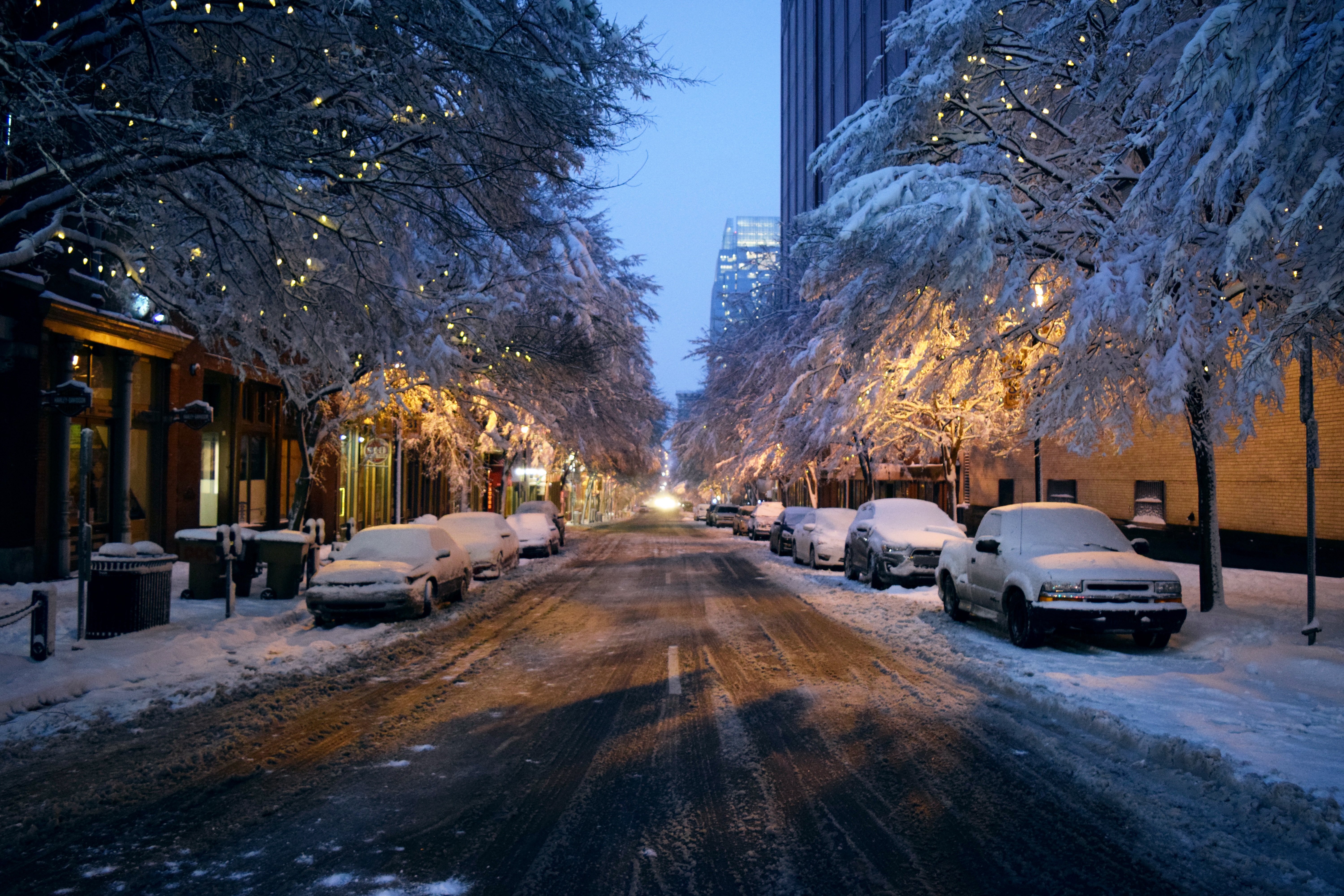 Город снег вечер. Зима в Сан Франциско. Зимний город. Зимняя улица. Город зимой.