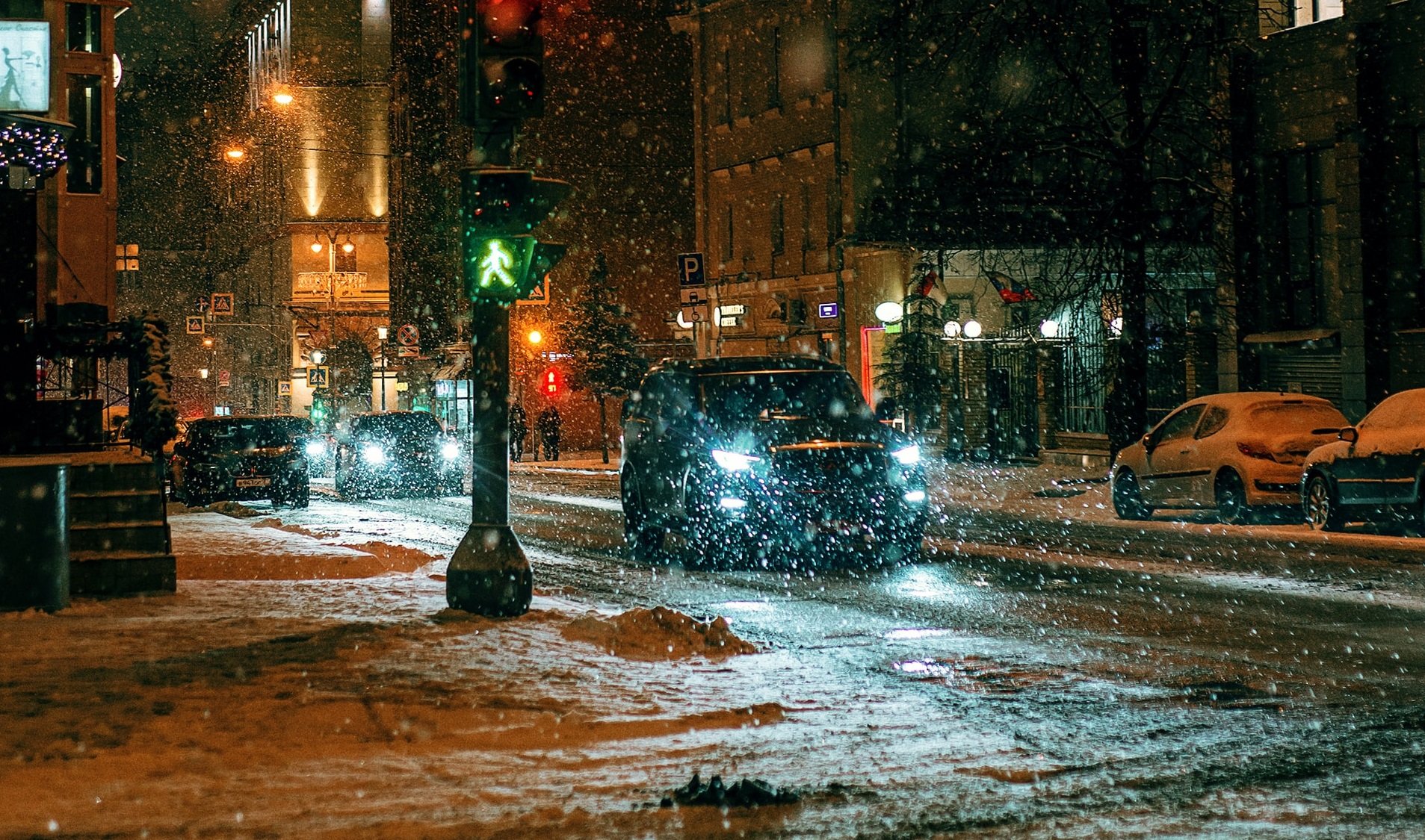 Зимний город. Зимняя улица. Зимний вечер в городе. Зимняя ночь в городе. Падает снег город