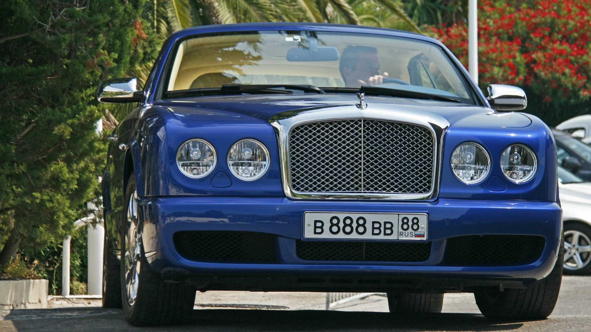 Номер самой дорогой машины в россии. В888вв88 Бентли. В888вв88 Роллс Ройс. В888вв888. Bentley Azure.