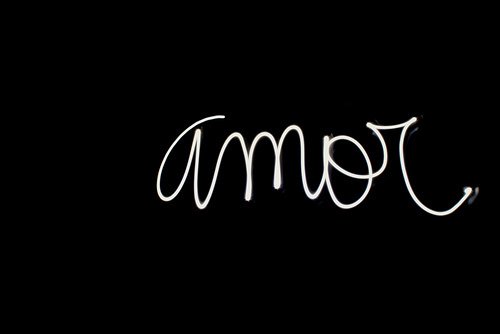 Амор надпись