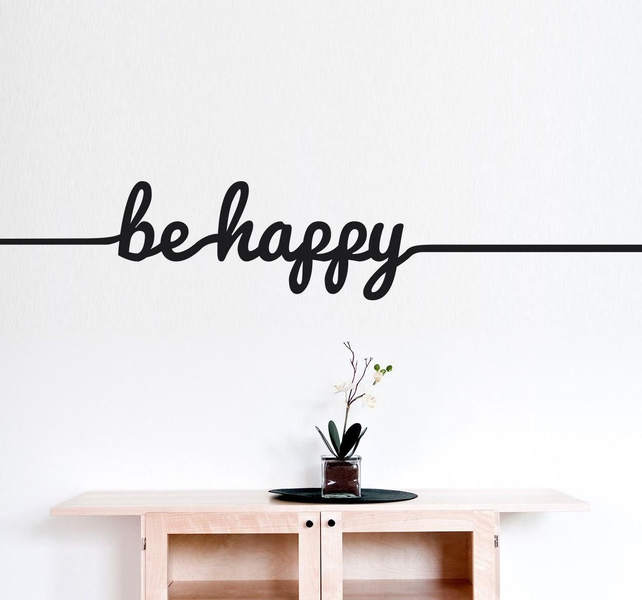 Be happy com. Be Happy надпись. Надпись би Хэппи. Надписи на стенах декор. Надпись на веревке на стене.
