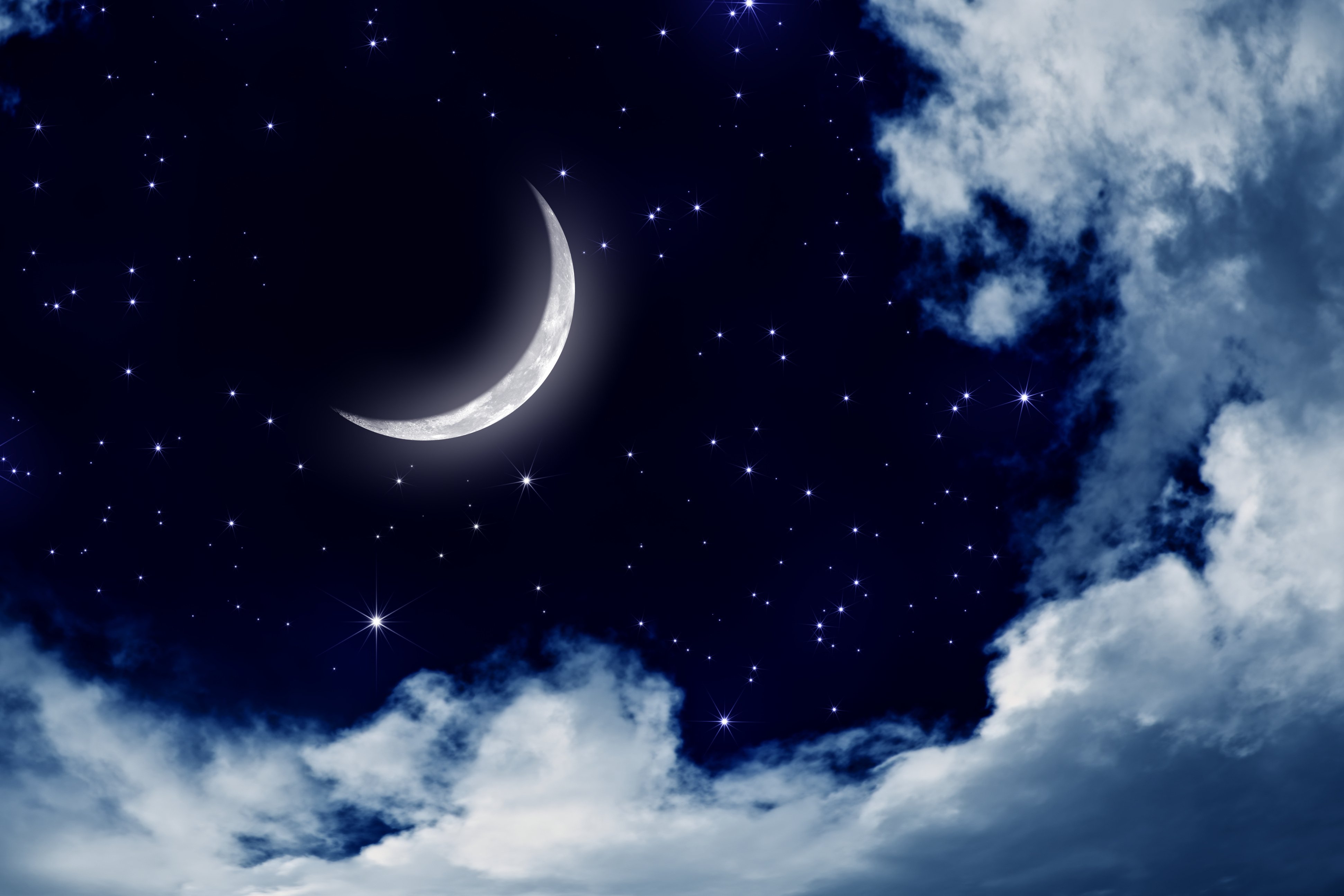 В глубине неба луна. Луна и звезды. Лунное небо. Ночь Луна звезды. Звездное небо с луной.