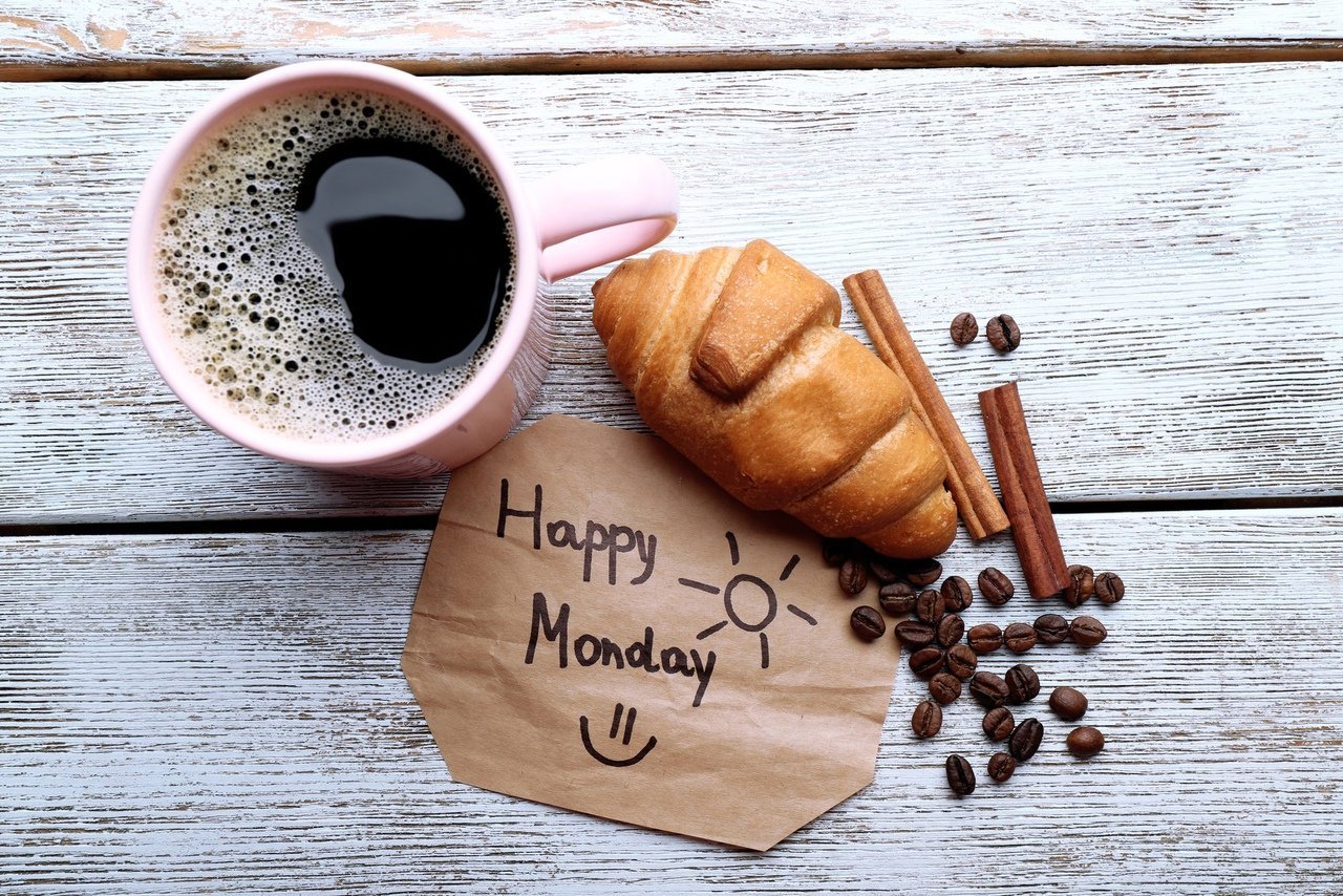 Бодрого понедельника. Кофе картинки. Чашка кофе. Хорошего понедельника кофе. Стильные открытки с добрым утром.