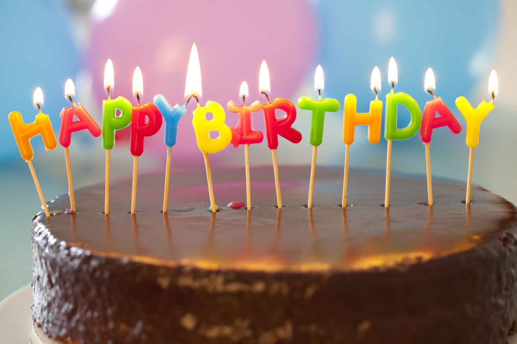 Слушать все песни подряд с днем рождения. С днем рождения. Тортик с днем рождения. Открытка с днём рождения торт. Поздравления с днём рождения торт.