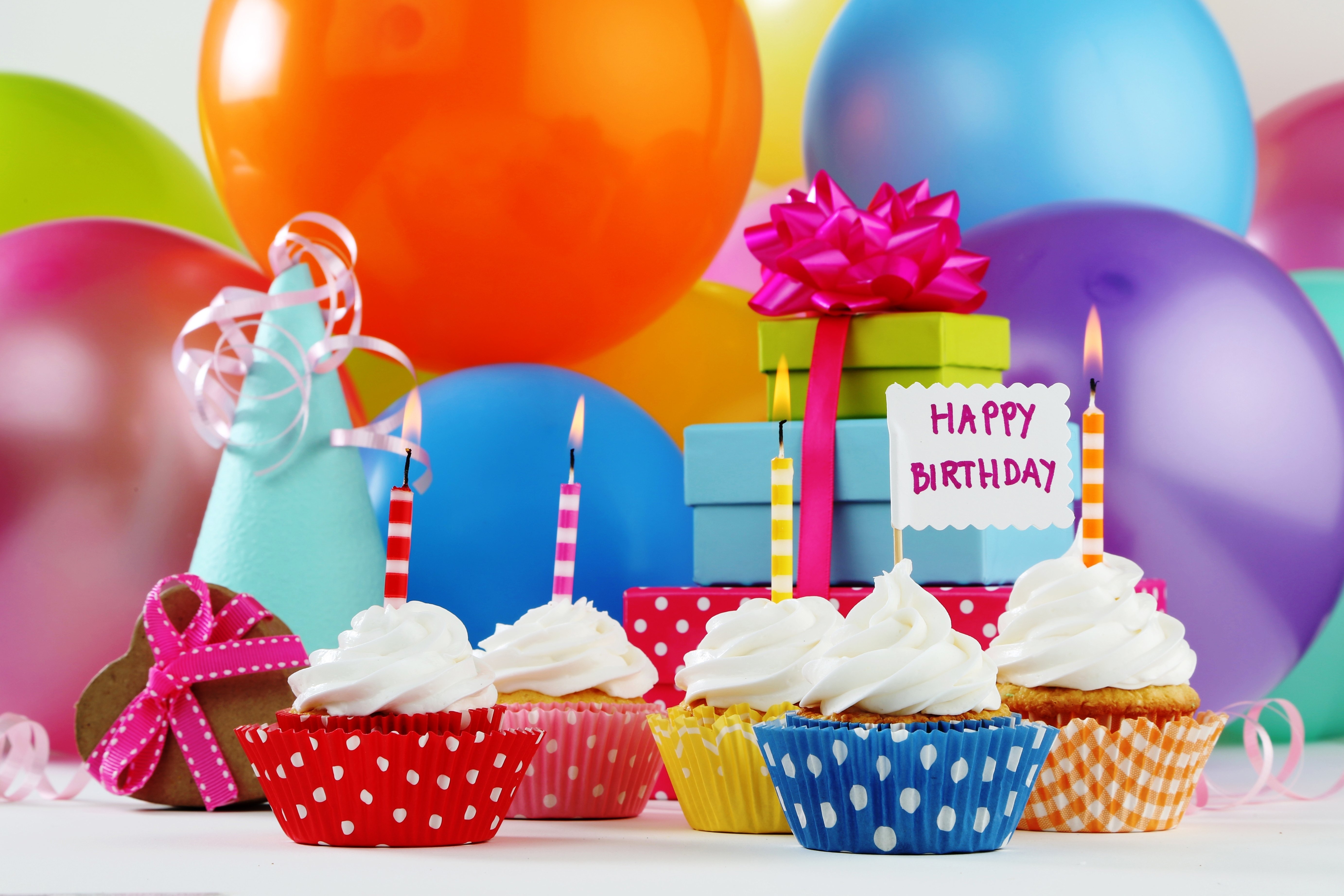 Новые картинки с днем рождения 2024. С днем рождения. Торт подарки шарики. С днём рождения внука. Шары с днем рождения.