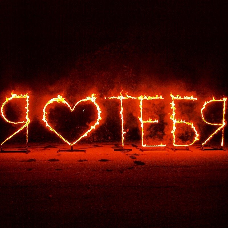 Горящие буквы. Огненная надпись. Надпись я тебя люблю. Огненная надпись я тебя люблю.
