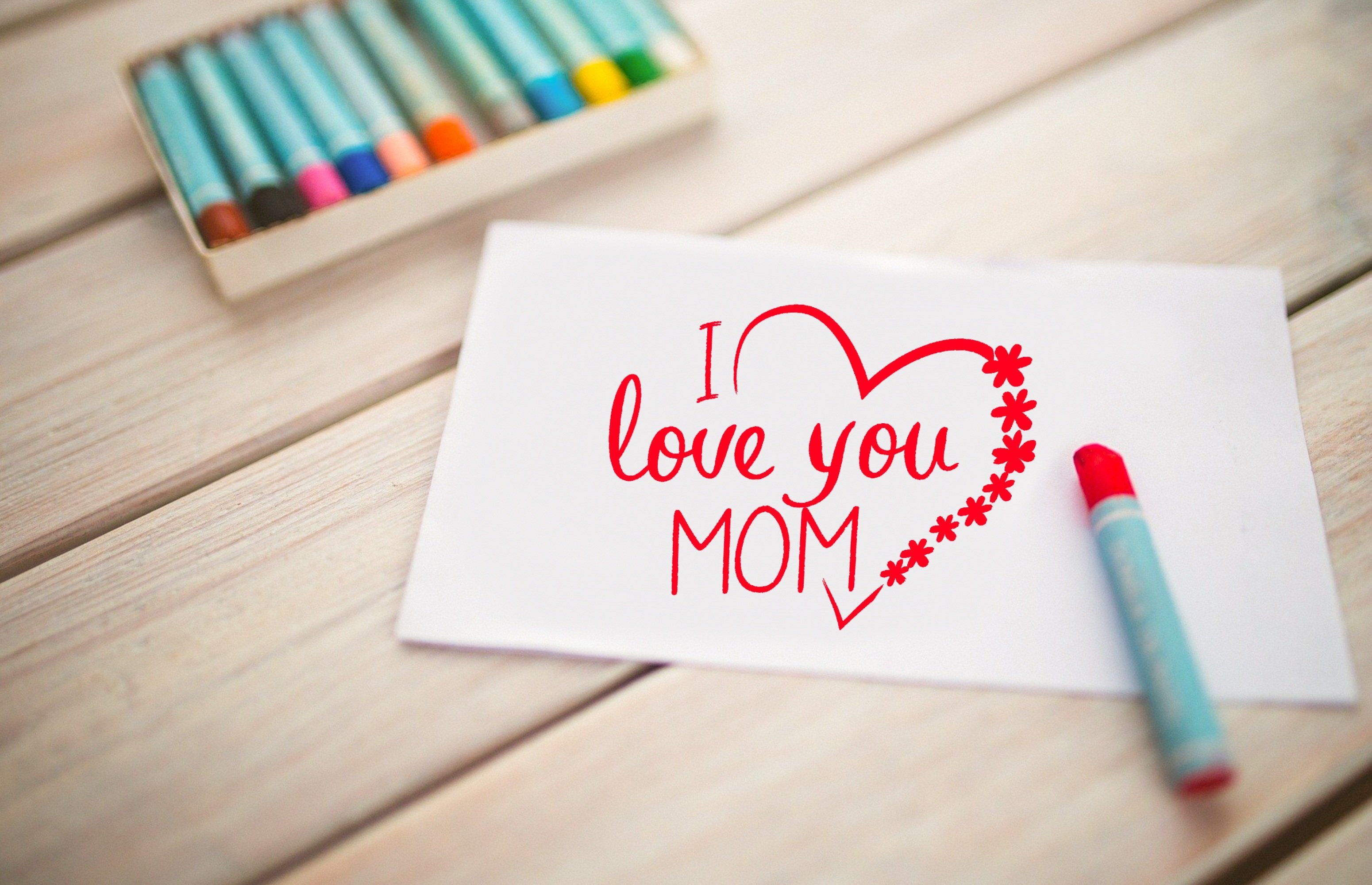 Обои любимой маме. Мама надпись. Картинки маме с любовью. Обои с надписью мамуля. Надпись я люблю маму.
