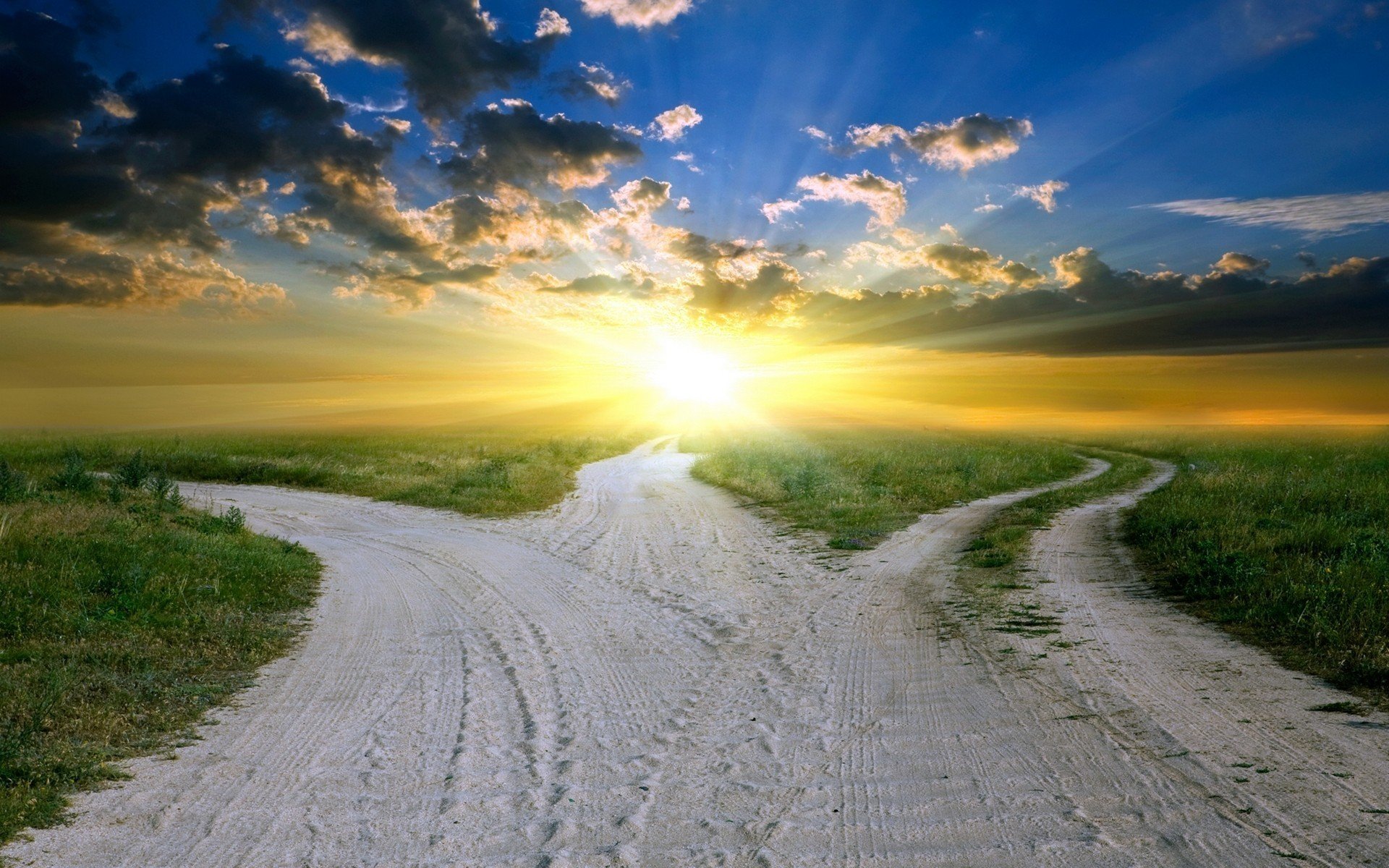 Небеса так чисты освещают нам дорогу. Распутье дорог. Жизненные дороги. Солнце на дороге. Развилка дорог.