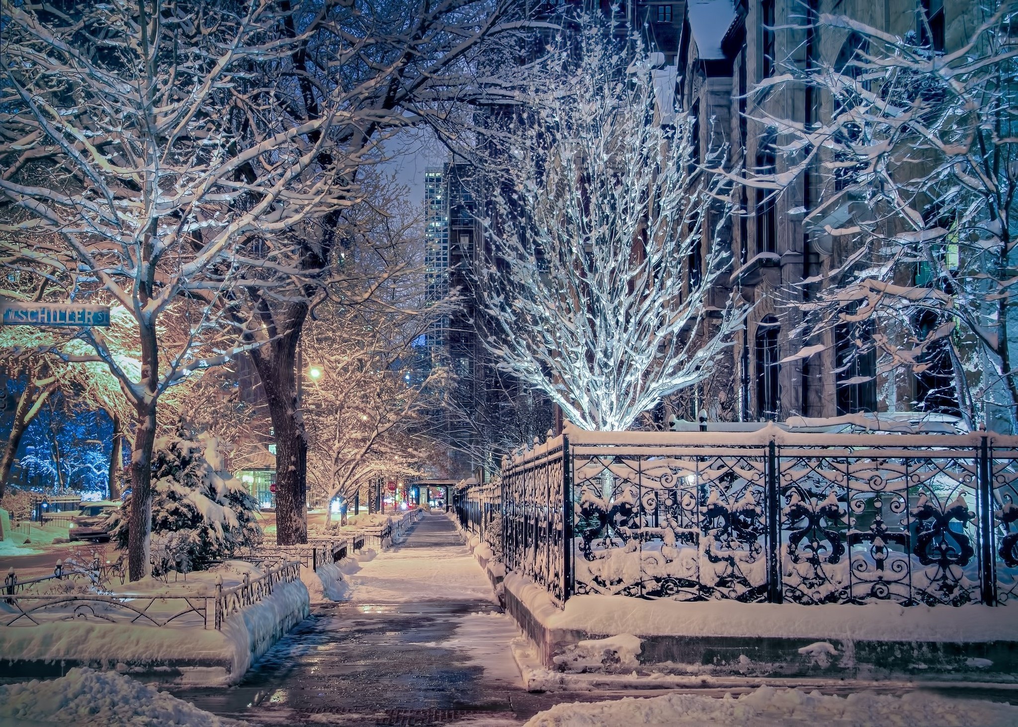 Зимний город какой. Зимний город. зимняя улица. заснеженный город. снег в городе.