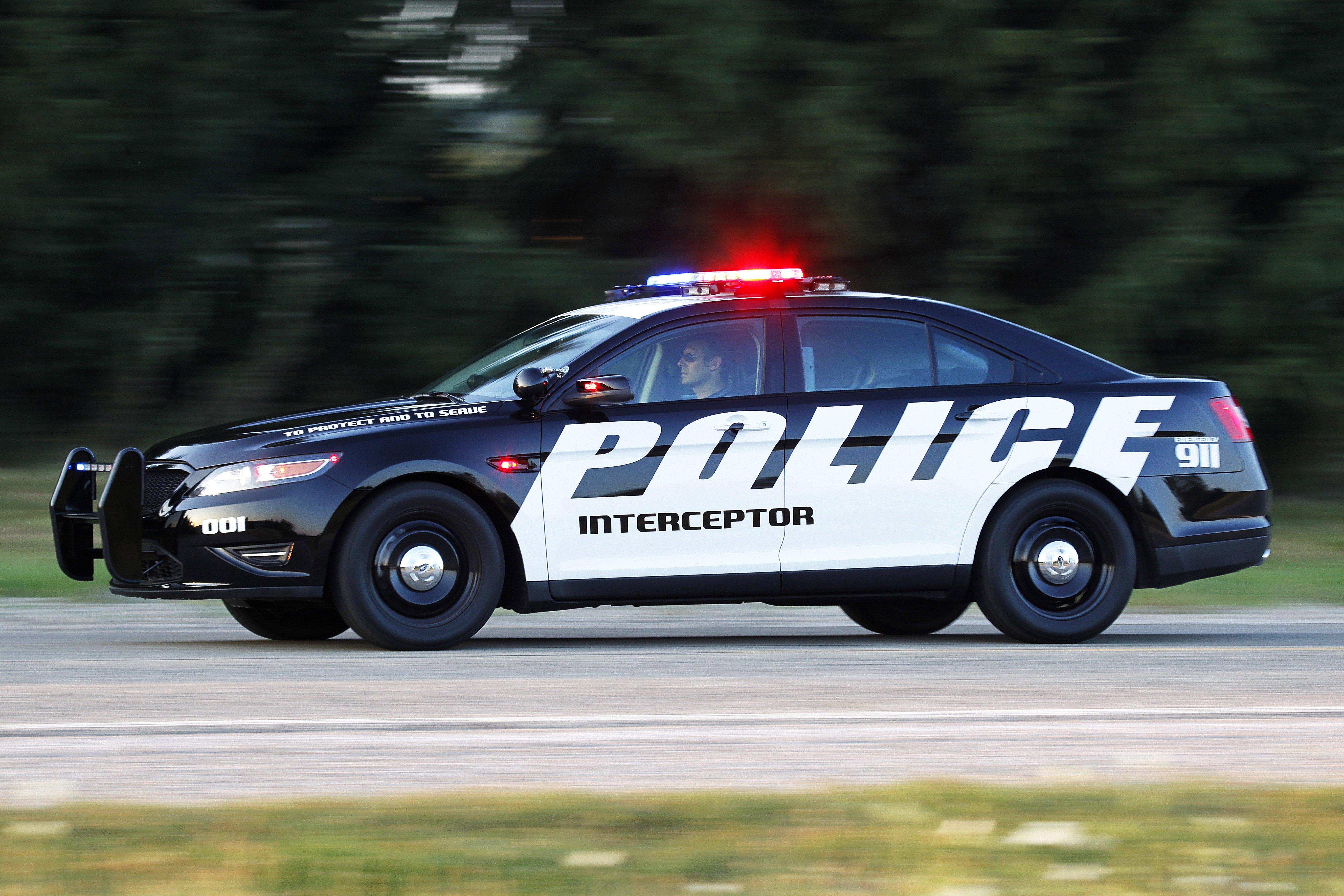 Марки полицейских машин. Ford Police Interceptor 2013. Ford Police Interceptor sedan. Ford Taurus Police Interceptor. Ford Police Interceptor sedan 2010.