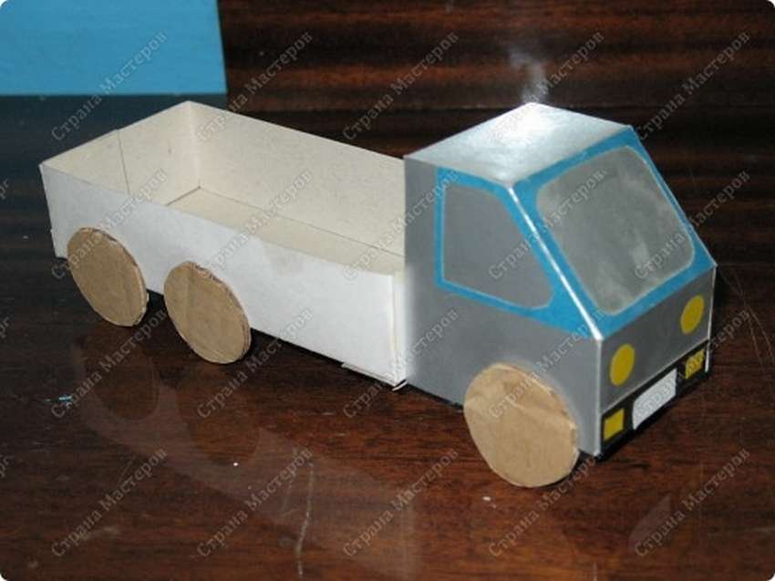 Технология грузовик. Грузовик из гофрокартона. Машина из картона. Машинка из картона. Грузовик из картона.