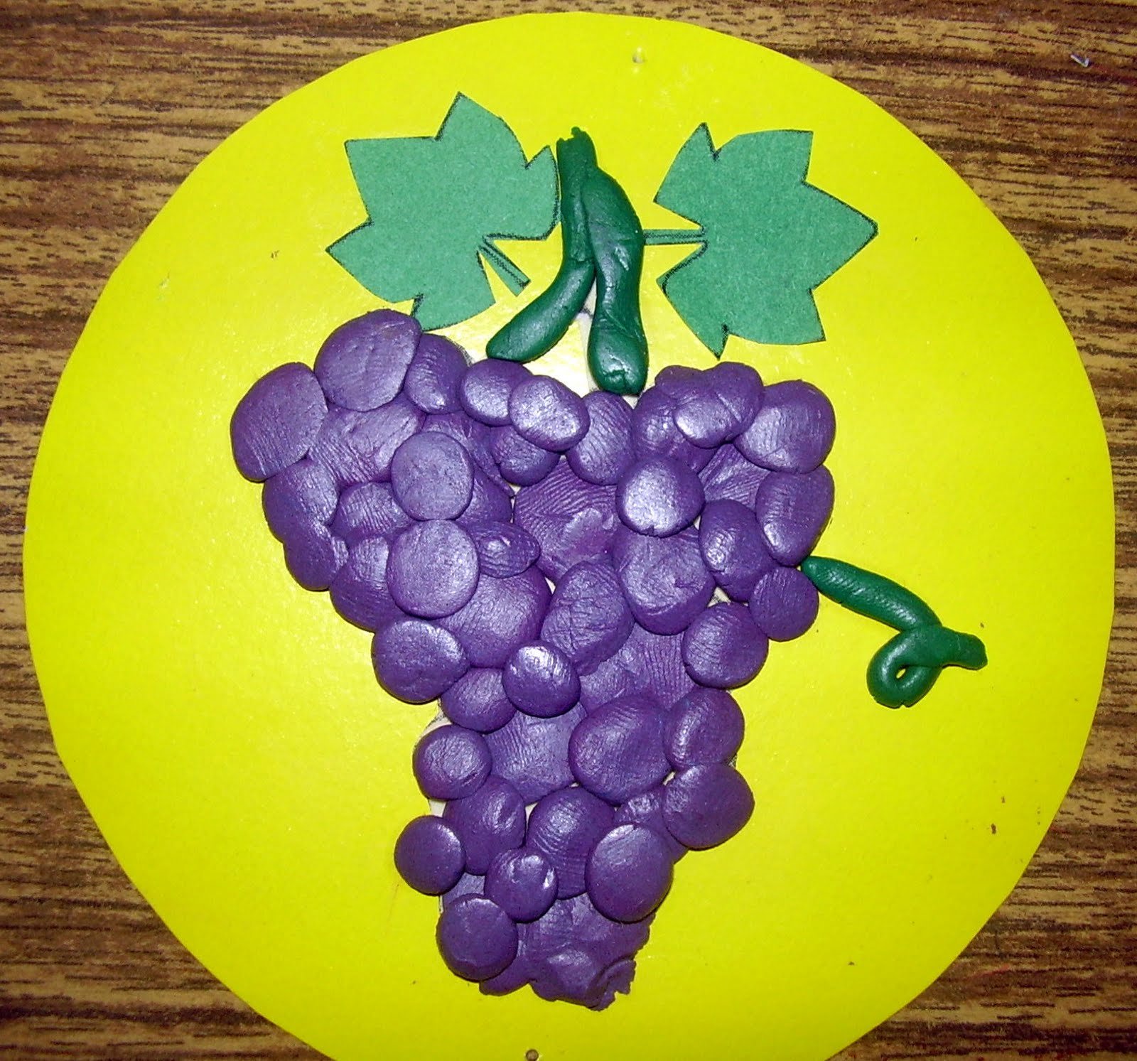 Пластилинография средняя группа шаблоны. Пластилинография виноград. Пластилинография Виноградная лоза. Гроздь винограда пластилинография. Пластилинография ветка винограда.