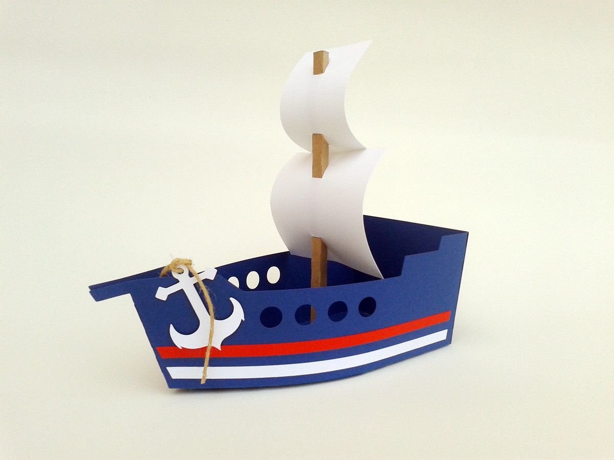 Корабль в детском саду своими руками. Кораблик из картона. Поделка корабль из картона. Кораблик из картона для детей. Парусник из картона.