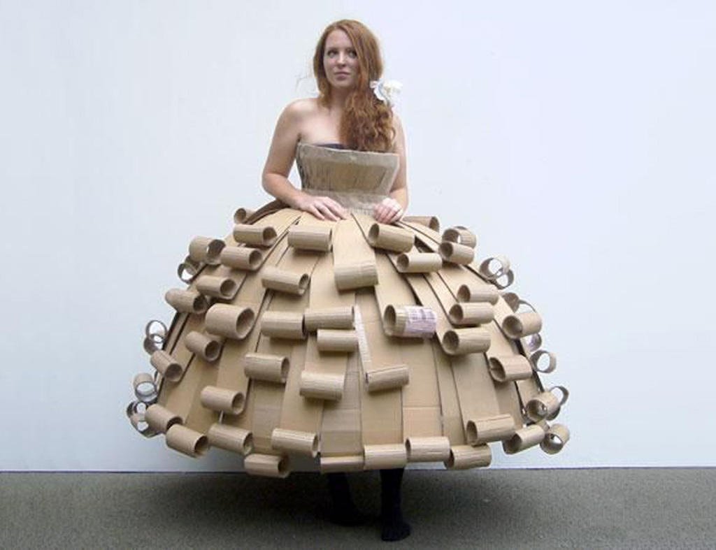 Как сделать платье из бумаги?