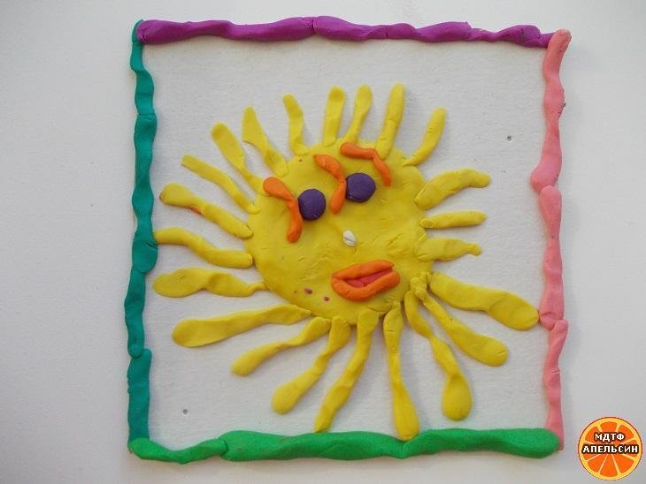 Лепили солнце. Солнышко из пластилина для детей. Лепка из пластилина солнышко. Лепка солнышко в старшей группе. Лепка рельефная солнца.