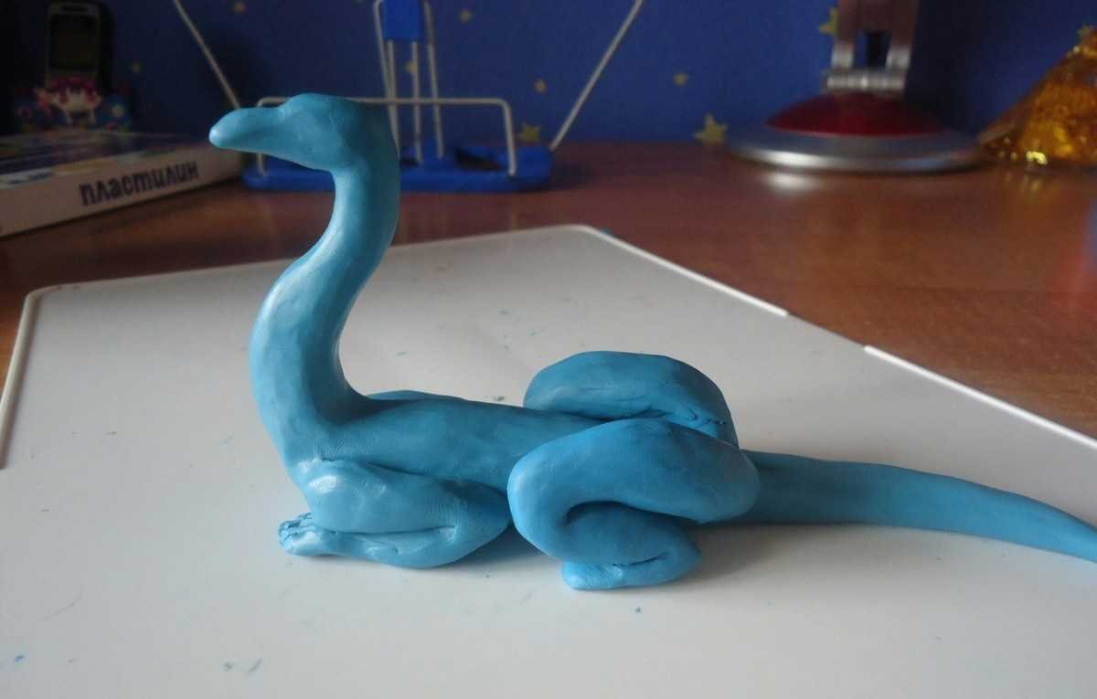 Пластилина голубой сделать. Змейка из пластилина. Змея из скульптурного пластилина. Лепка змея. Поделки из пластилина сложные.