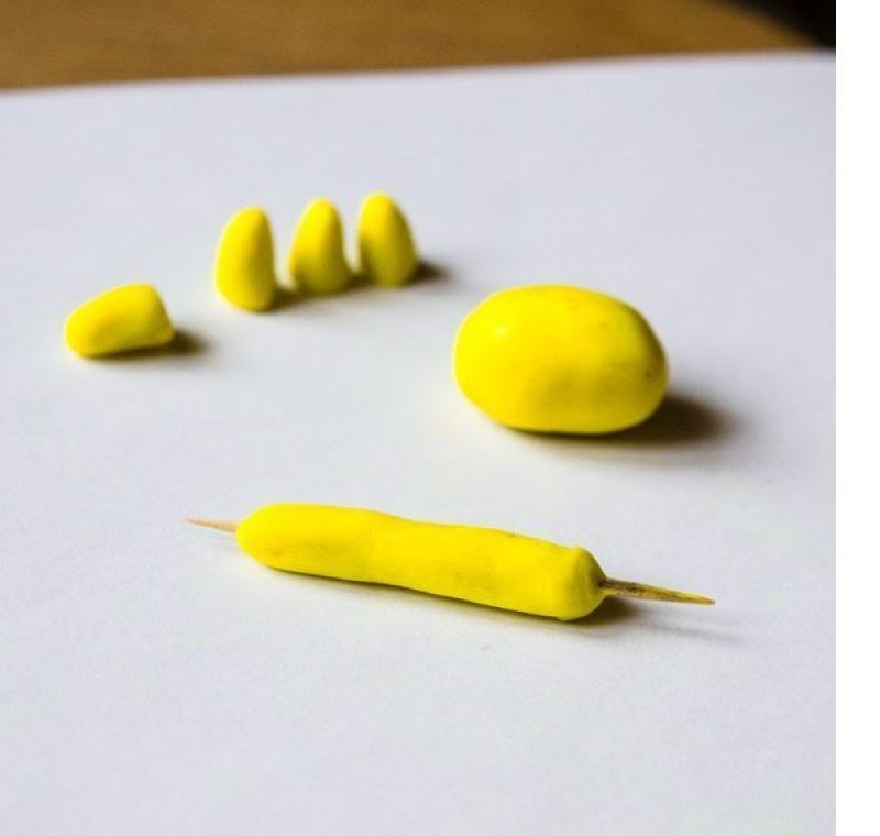Из желтого воздушного пластилина. Из желтого пластилина. Лепим из желтого пластилина. Лепка желтый цвет. Лепка из пластилина желтый цвет.