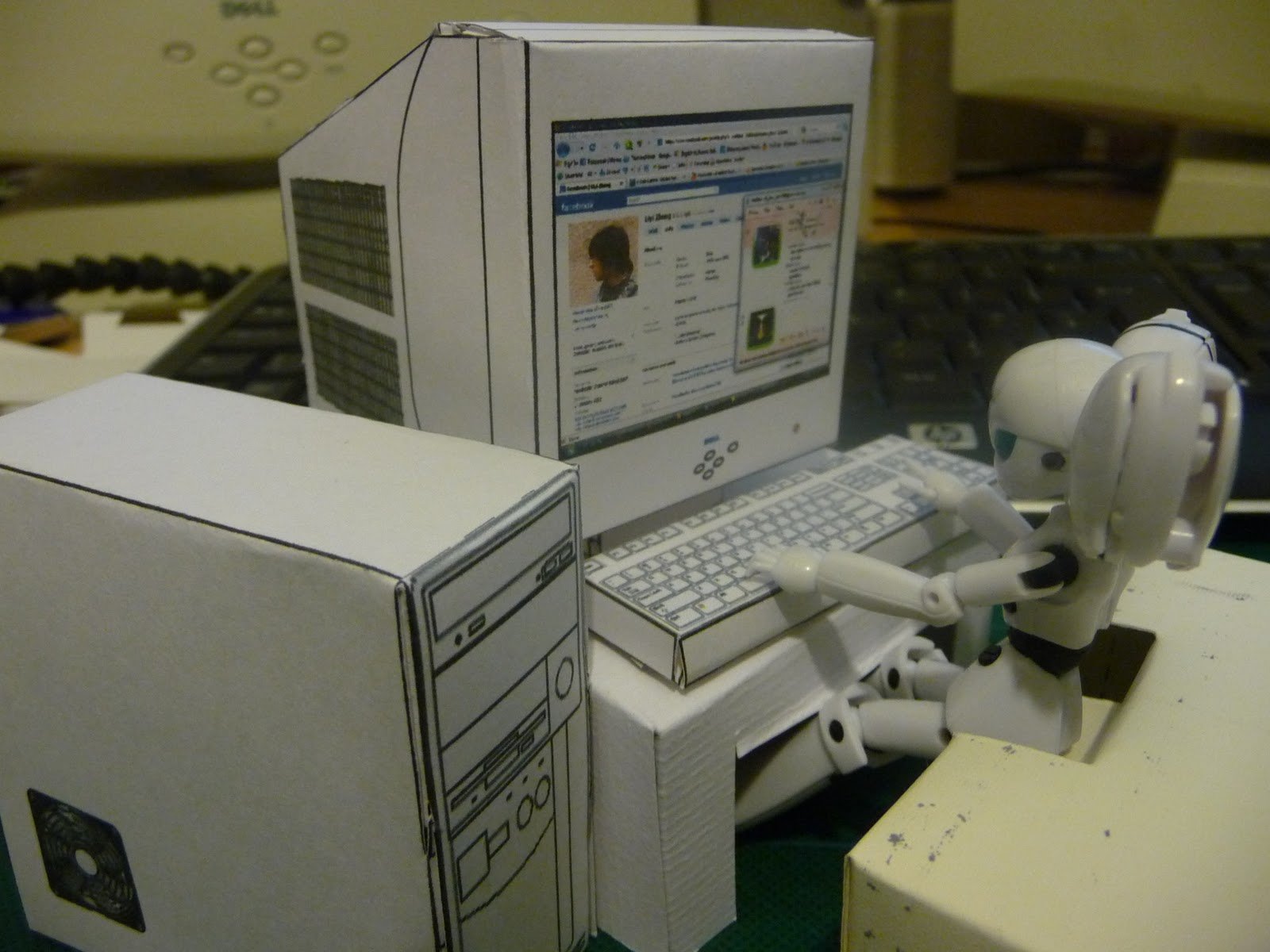 Макет бумажный компьютер. Модель компьютера из картона. Модель компьютера из бумаги. Макет компьютера из бумаги.