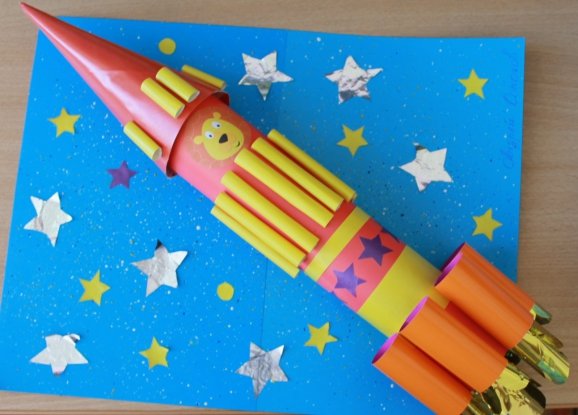 Ракета из цветного картона. Космос поделки в детский. Аппликация на тему космос. Поделка ко Дню космонавтики. Поделка ко Дню космонавтики в детский.