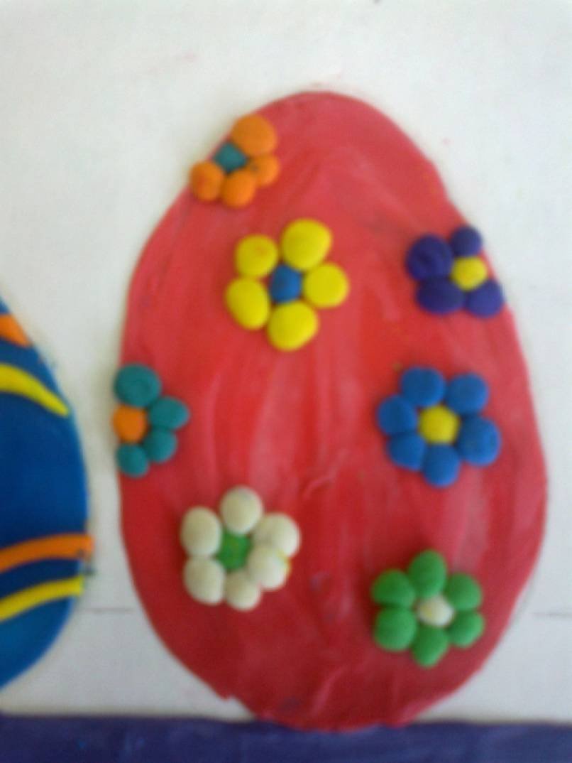Пасхальное яйцо из пластилина. Пасхальный кулич пластилинография. Пластилинография пасхальное яйцо. Мастер класс пасхальное яйцо пластилинография для детей. Украшение пасхального яйца пластилином.