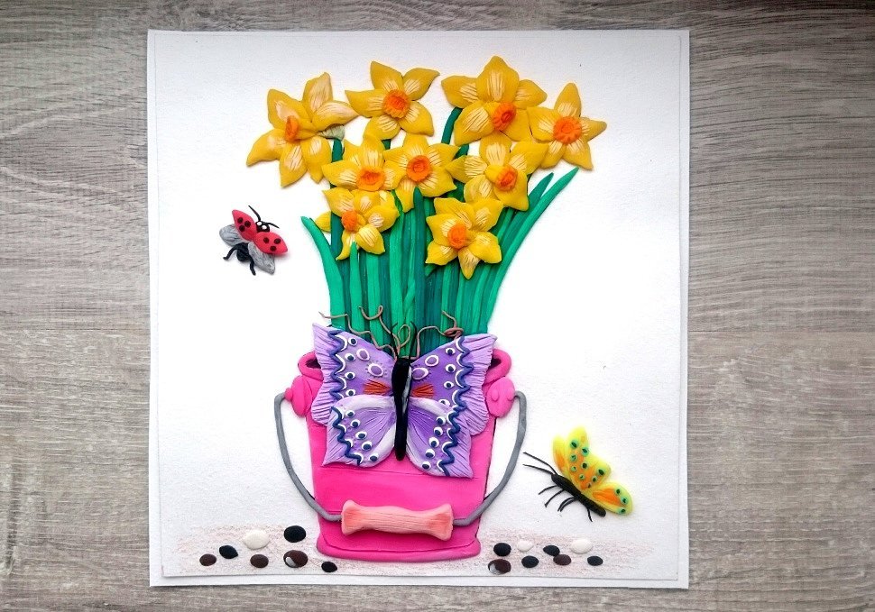 Открытка из воздушного пластилина. Цветочная композиция из пластилина. Лепка весенние цветы. Поделка весенние цветы.