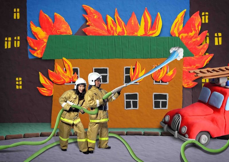 Поделки на противопожарную тему. Поделка пожарная безопасность. Пожарный своими руками для детского сада. Поделка из пластилина пожарный.