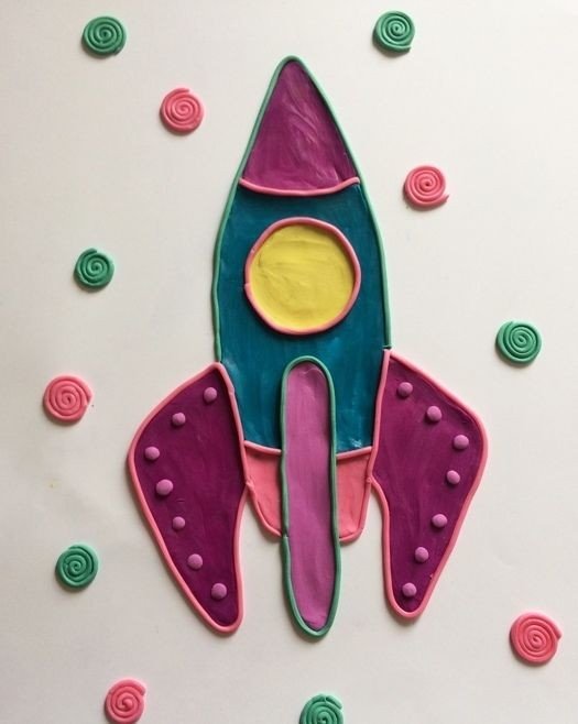 Ракета из воздушного пластилина. Пластилинография для детей ракета космос. Ракета в космосе пластилинография. Космические поделки для детского сада. Рисование пластилином ракета.