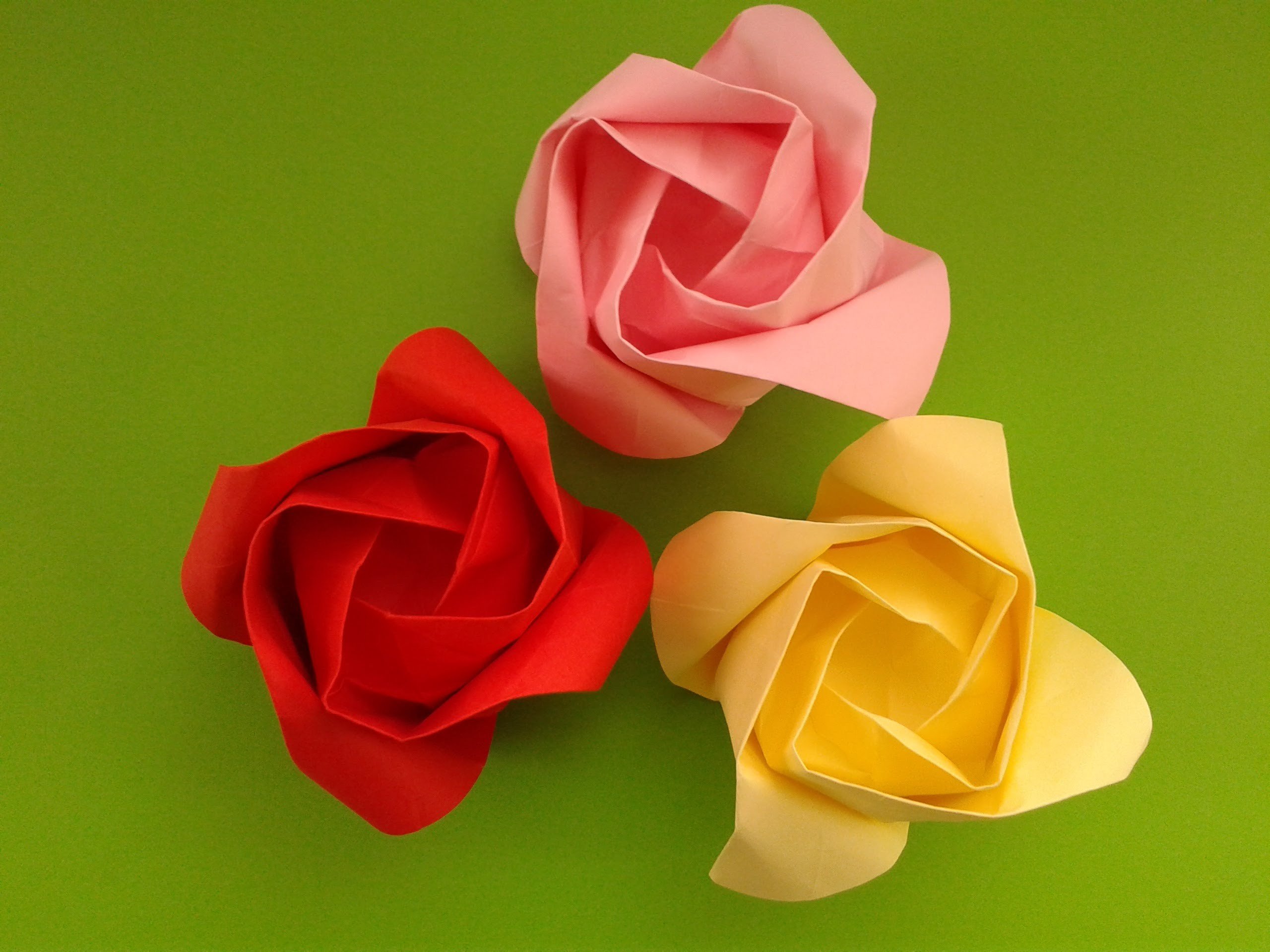 Как сделать цветы из бумаги без клея. Поделки из бумаги цветы. Цветы из цветной бумаги. Красивые цветочки из бумаги.