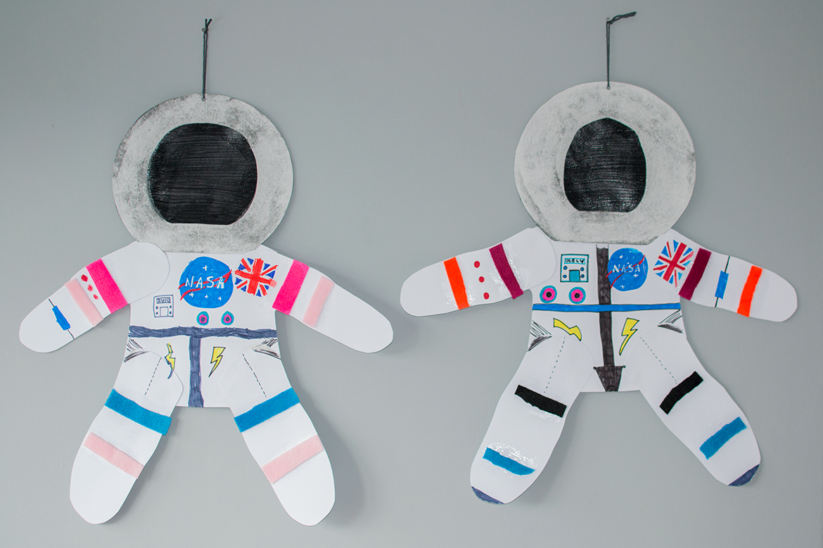 Космонавт своими руками в детский сад. Поделка космонавт. Космонавт из картона. Космонавт поделка для детей.