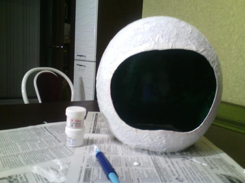 Папье маше шлем Гагарина. Шлем Космонавта из папье маше. Космический шлем. Космический шлем поделка. Шлем космонавта из картона