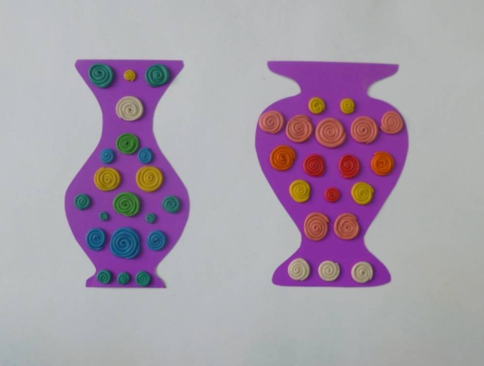 Кувшин из пластилина. Пластилинография в подготовительной группе ваза. Вазы для аппликации. Украшение вазы пластилином. Трафарет вазы для цветов.