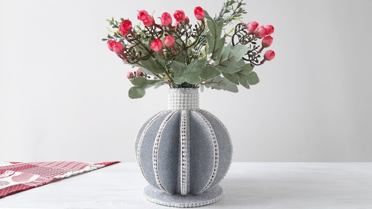 Как сделать вазу легко. Необычные вазы для цветов. Вазочка для цветов. Поделка ваза. Ваза из бумаги для цветов.