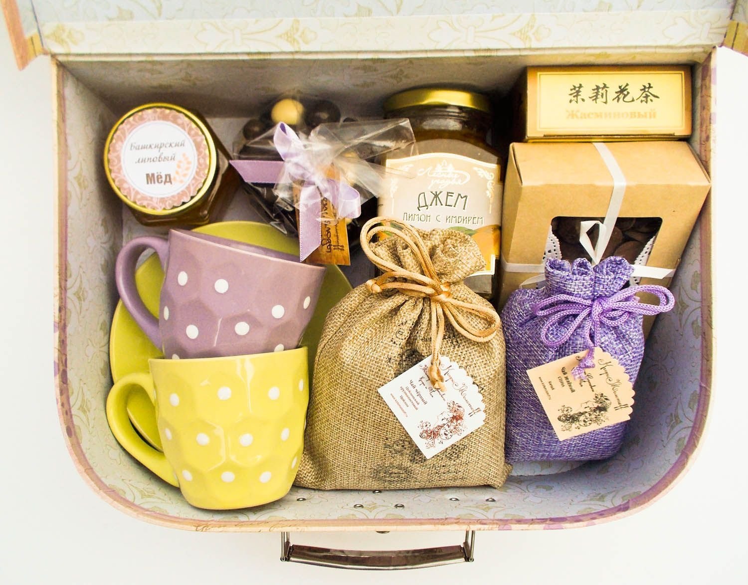 Что подарить на день рождения пожилой женщине. Подарочный набор. Интересные идеи для подарка. Подарочный набор - чайный. Подарочный набор чая.