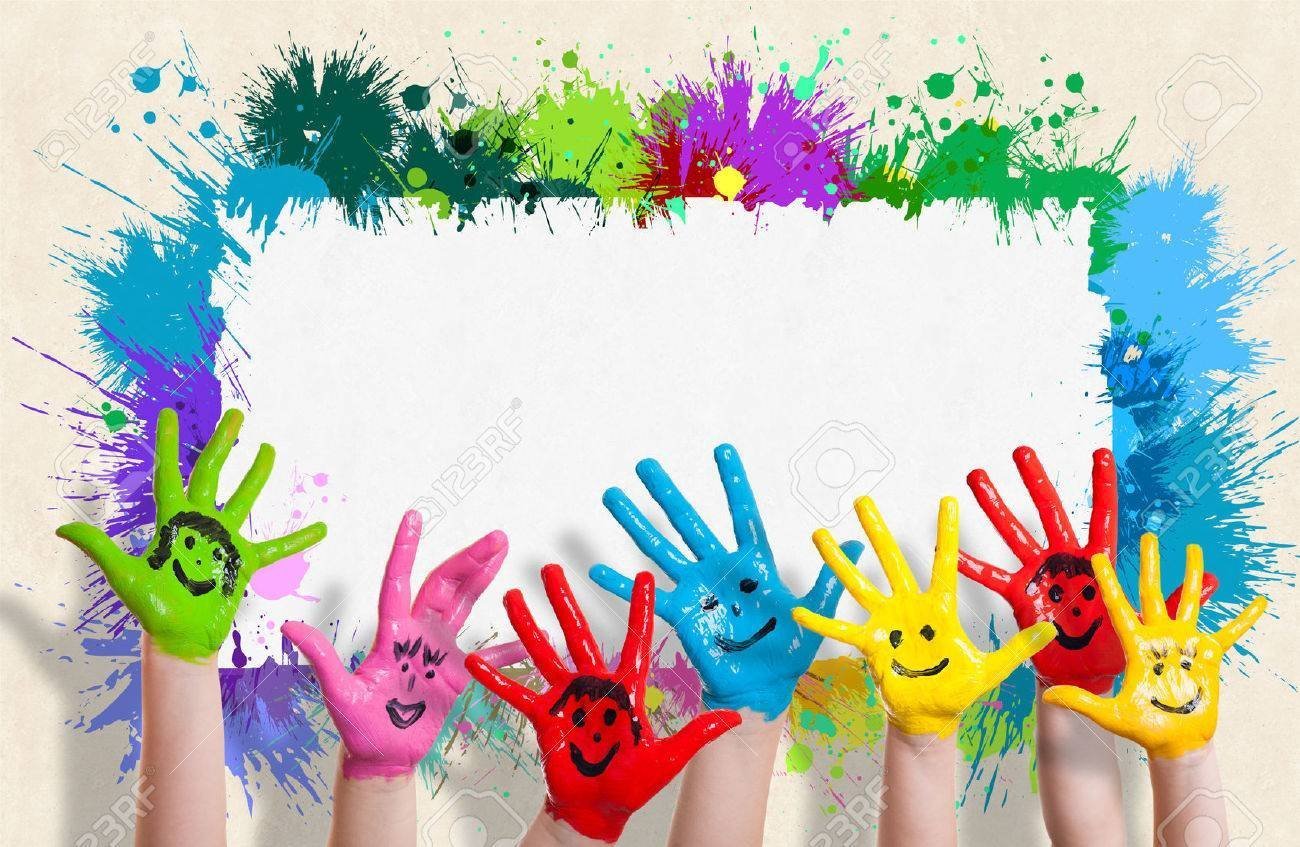 Мир пальчики. Рамка детское творчество. Цветные детские ладошки. Детские руки творчество. Разноцветная рамочка с ладошками.