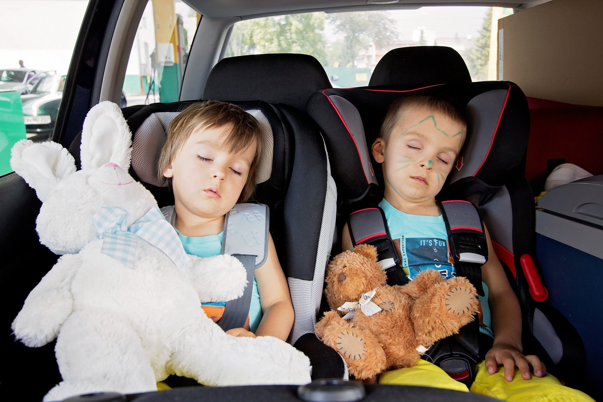 Грудные дети в машине. Детское кресло в машину. Детский кресло для автомобиля. Ребенок в автокресле. Авто для детей.