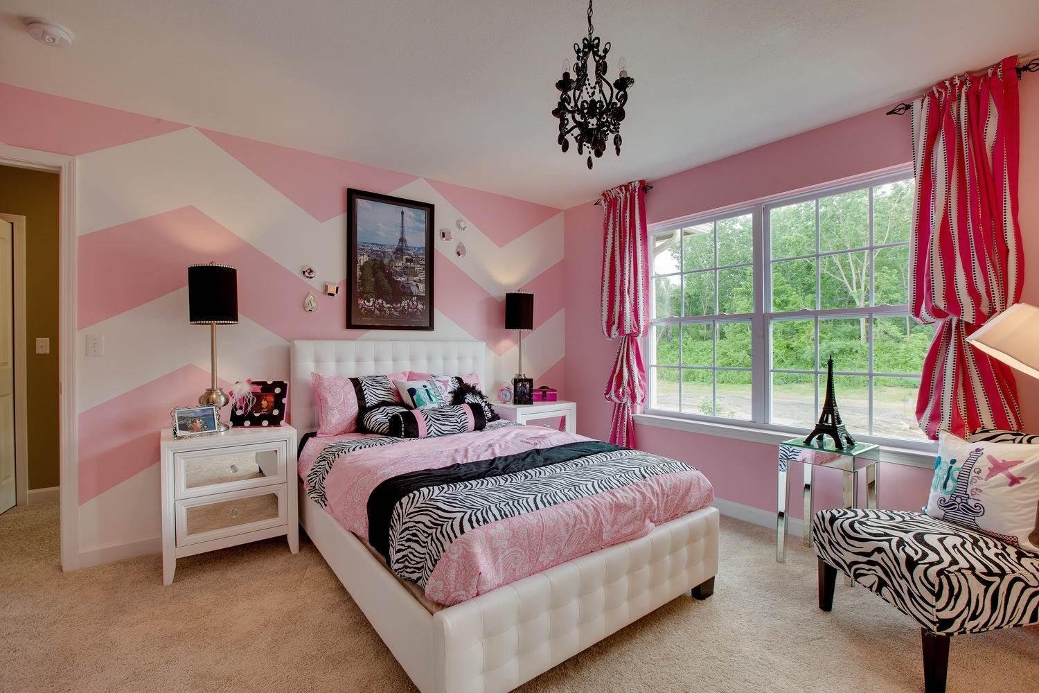 Спальня в розовых тонах. Спальня в розовом цвете. Розовые стены в спальне. Розовые стены в интерьере.