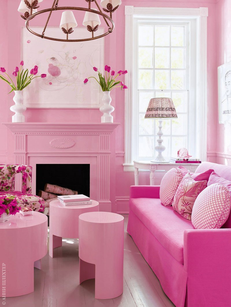 Дом с цветами розовый. Розовый интерьер. Розовый цвет в интерьере. Сочетание розового в интерьере. Розовая гостиная.