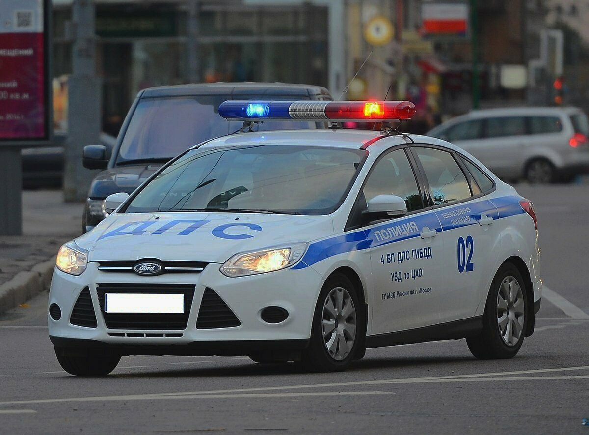 Надо полицейскую машину. Форд фокус 2 с мигалкой. Форд фокус 3 ВАИ. Ford Focus 3 полиция. Форд фокус 1 ДПС.