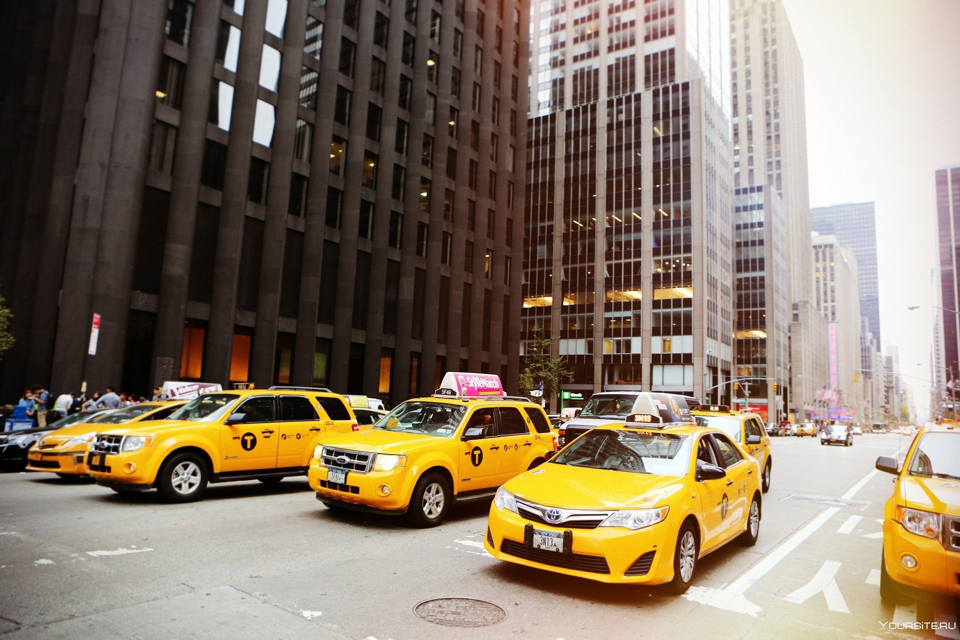 Такси Нью-Йорка. Желтое такси Нью Йорк. Еллоу КЭБ такси. Такси Нью Йорка 2021. Таксопарк новые