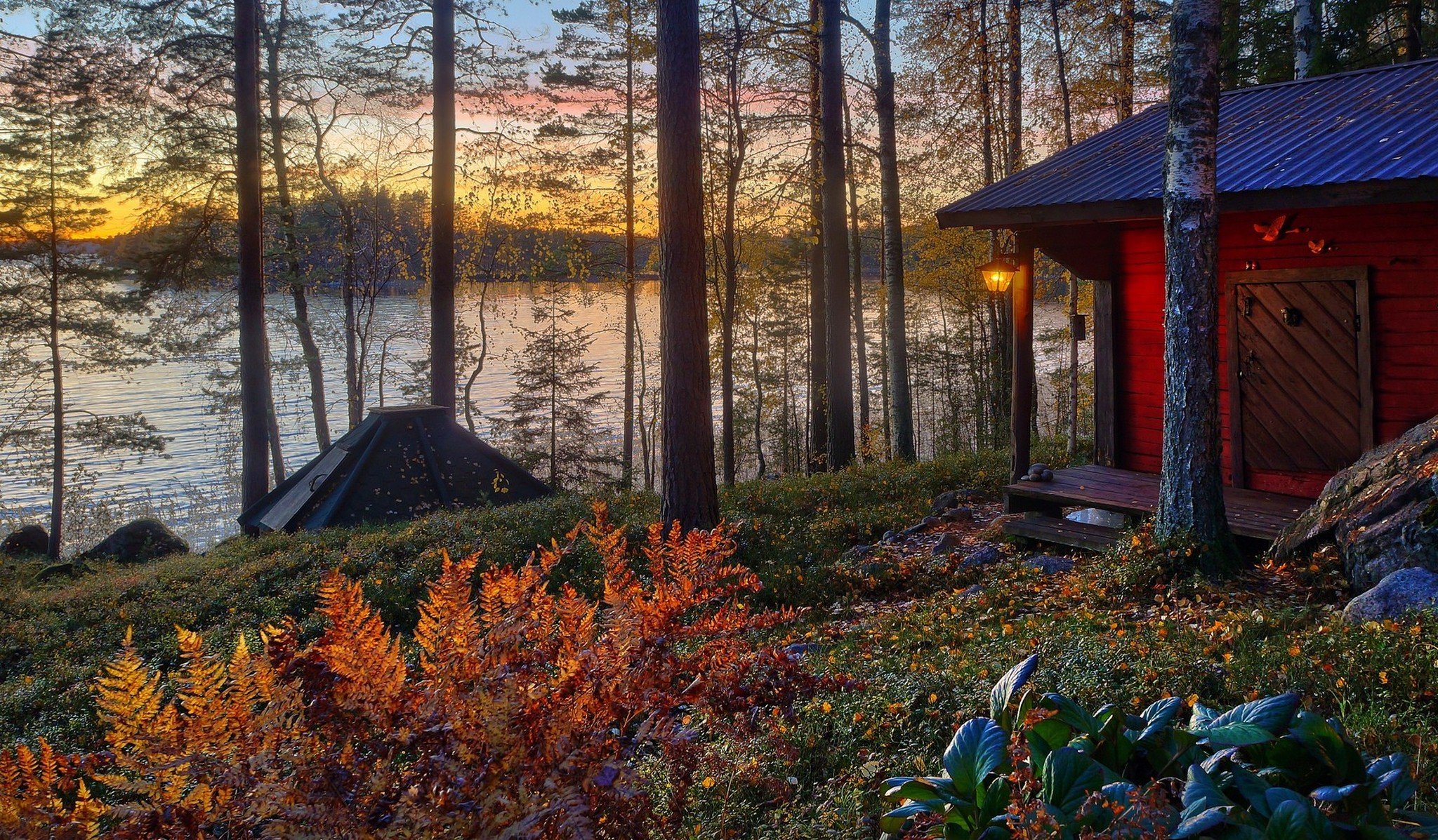 Осенняя дом 8. Онтарио Канада коттеджи у озера. Домик в лесу. Домик в лесу у озера. Уютный осенний домик.