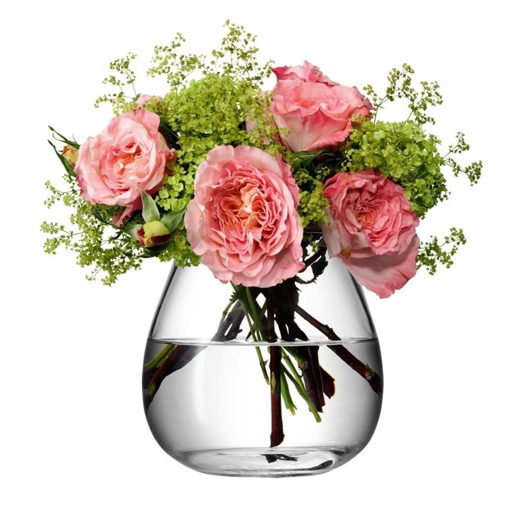 Как менять воду в розах вазе. Ваза с цветами. Букет в вазе. DFPFP C Wdtnfvb. Цветы в прозрачной вазе.