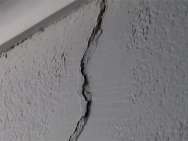 Как зашпаклевать дырку в стене