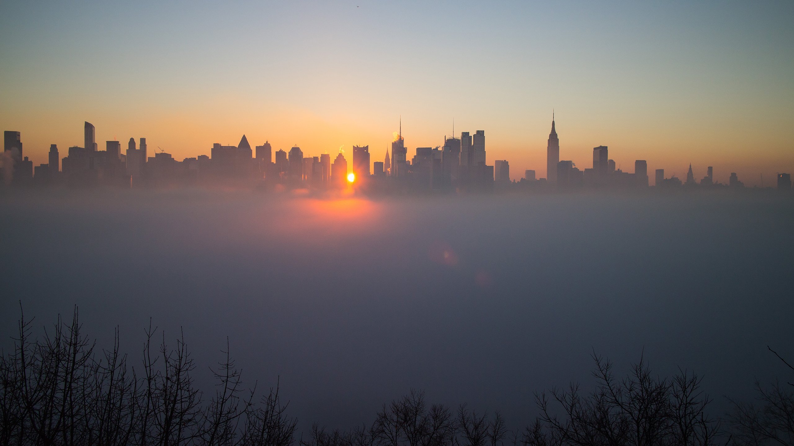 Дымка горизонта. Туманный Нью Йорк. Небоскребы Нью-Йорка в тумане. Сансет парк Нью-Йорк. Эстететика рассвет Нью-Йорк.