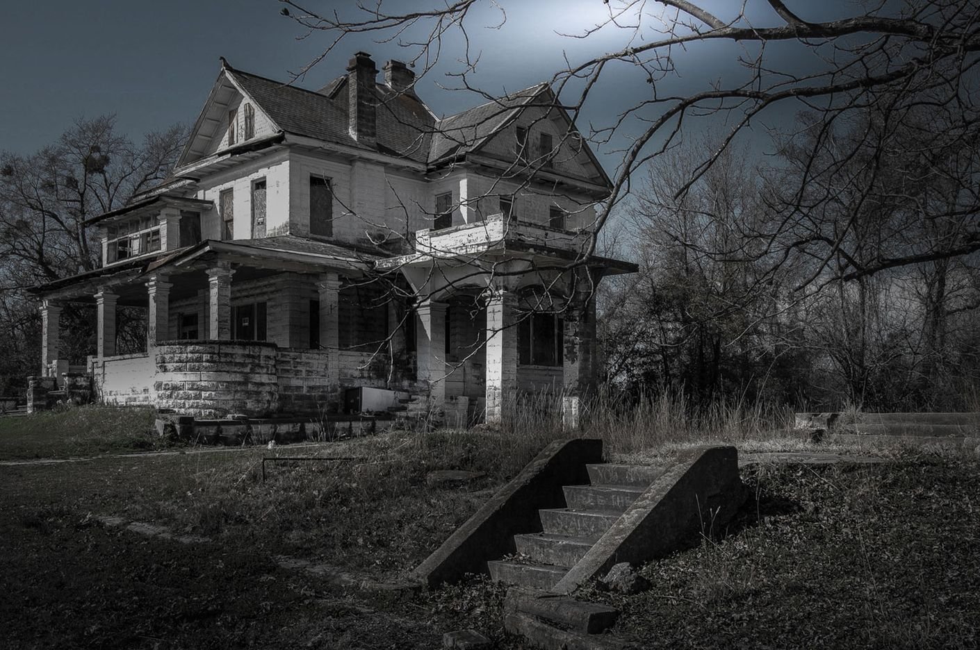 Ужасный сад. Проклятый особняк штат Индиана. Дом с призраками в вомельсдорфе, Пенсильвания. Хаунтед Хаус призрак. Деревянный особняк с привидениями в США.