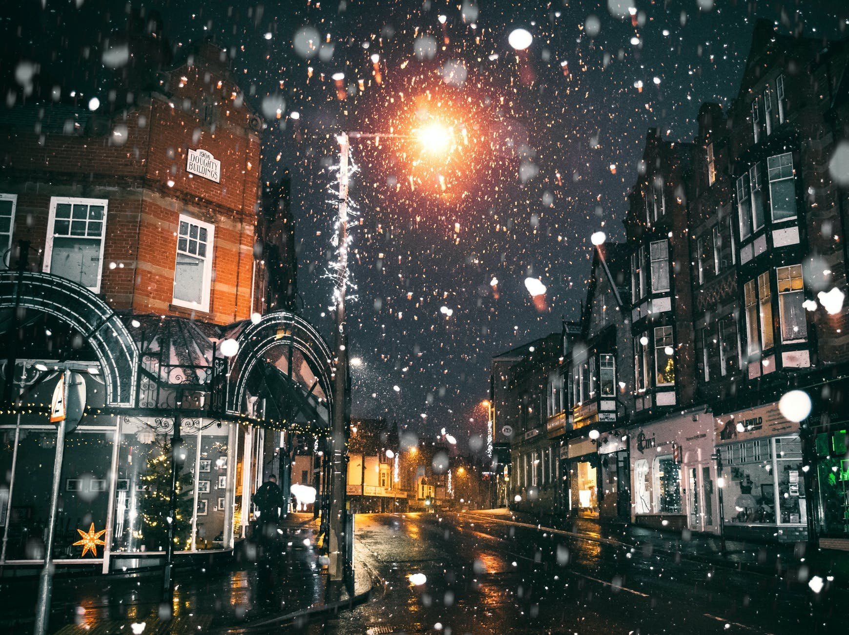 Зимний город. Зимняя улица. Город зимой. Ночной зимний город.
